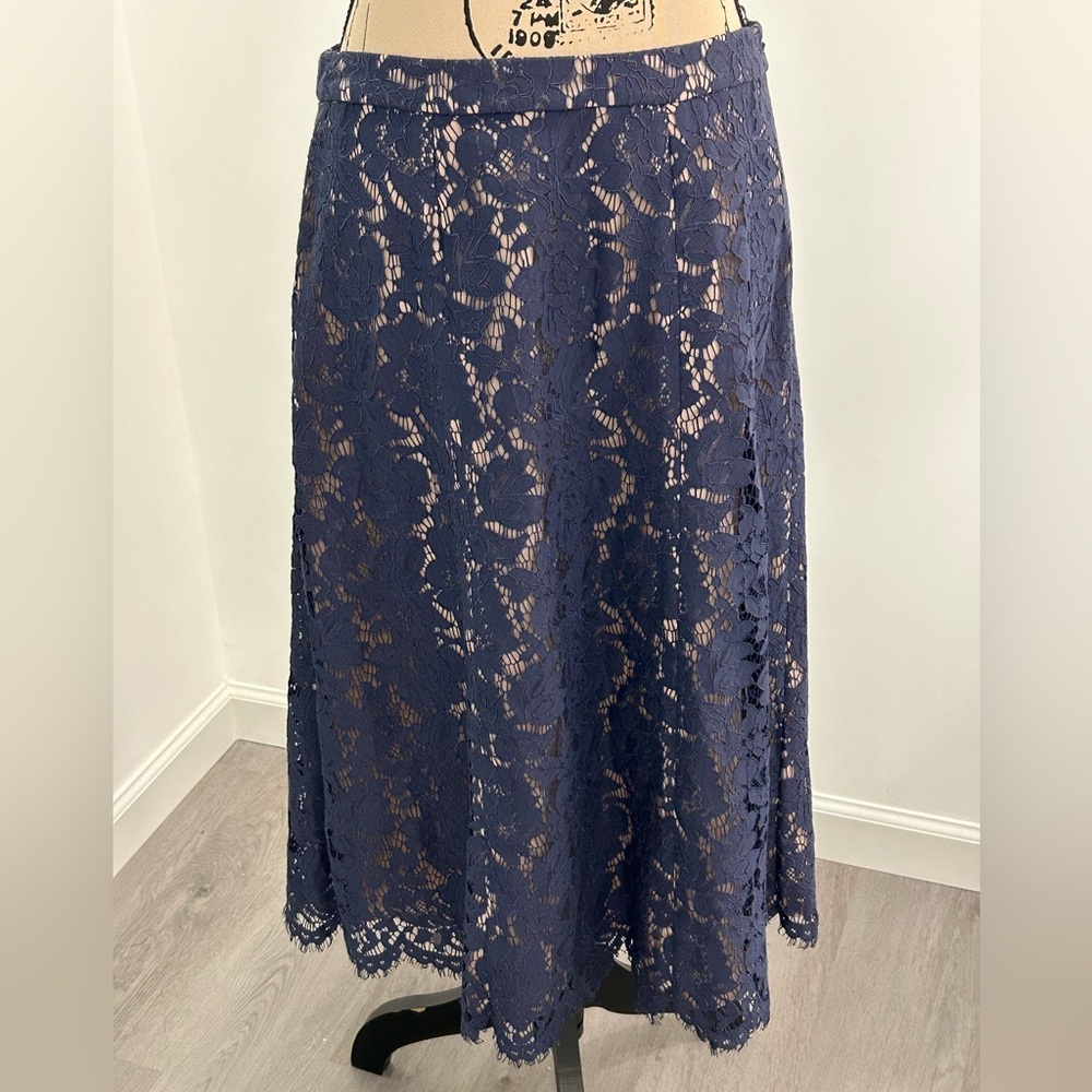 Anne Klein navy blue lace over lay with tan lining a-line skirt.